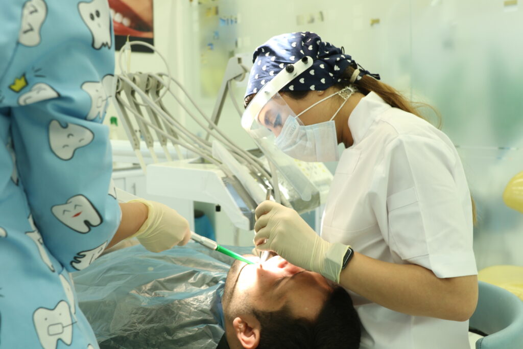 ایمپلنت دندان در شمال تهران